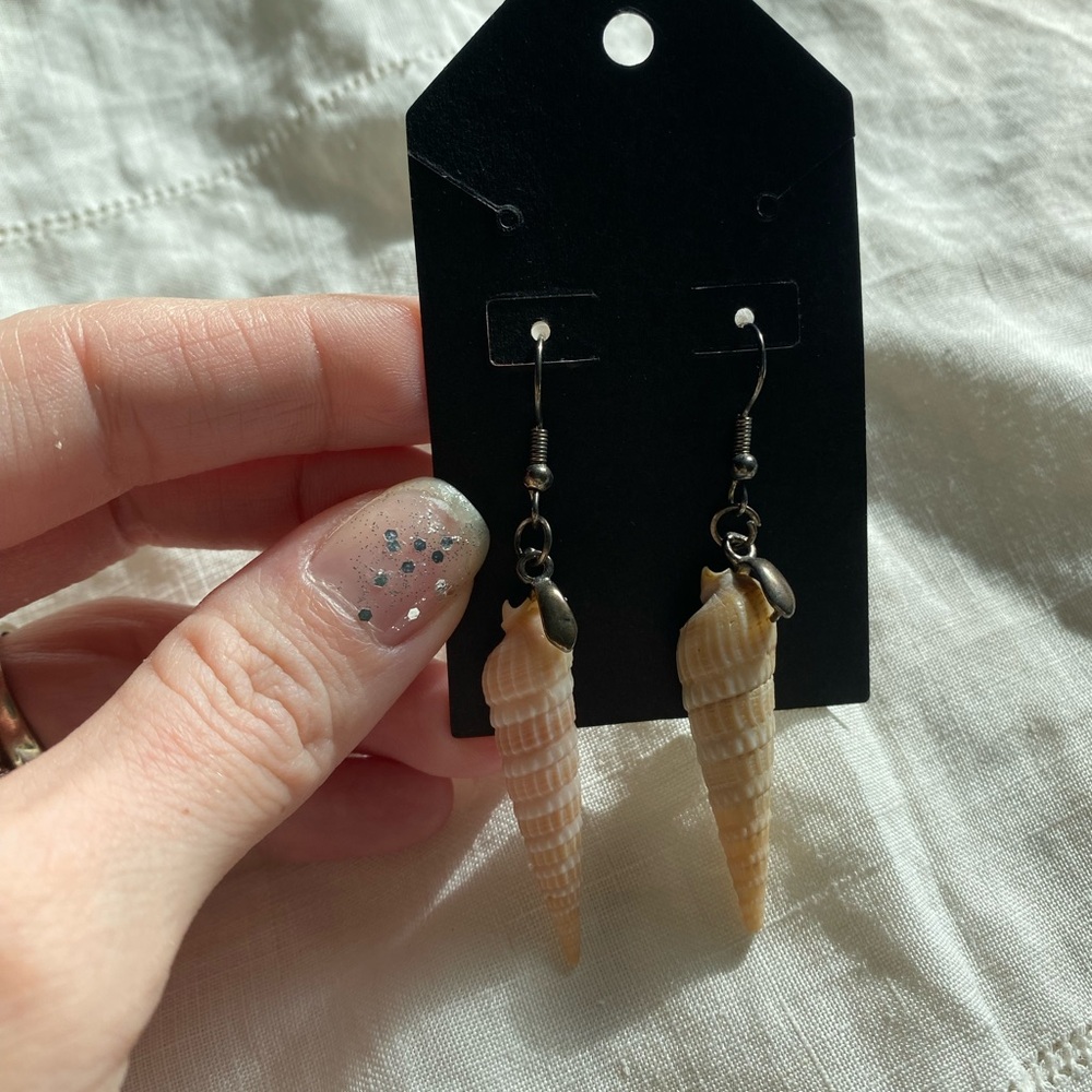 Shell Dangle Earrings - Picture 2 of 4